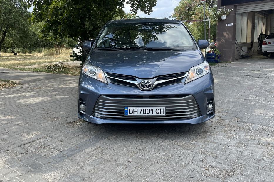 Продам Toyota Sienna 3.5 АТ (296 к.с.) 4WD 2017 года в Одессе