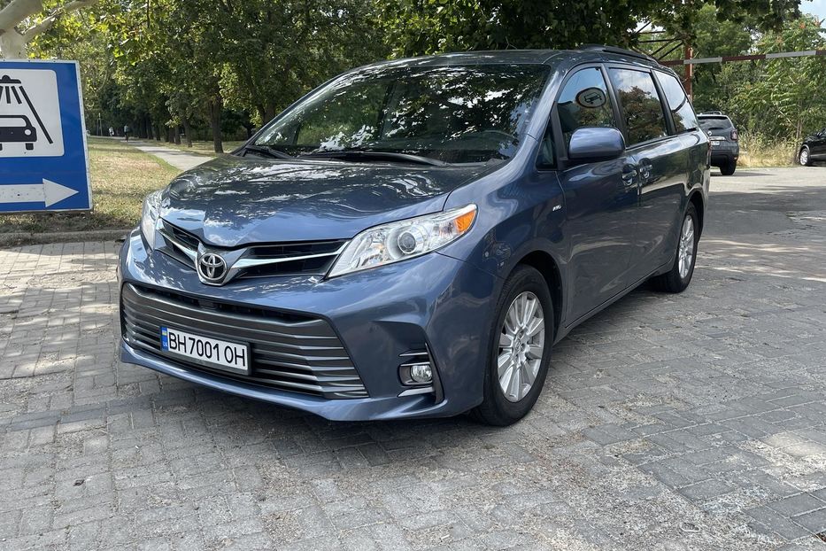 Продам Toyota Sienna 3.5 АТ (296 к.с.) 4WD 2017 года в Одессе