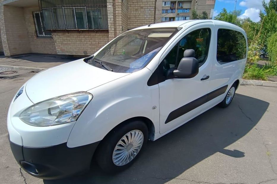 Продам Peugeot Partner пасс. 2012 года в Киеве