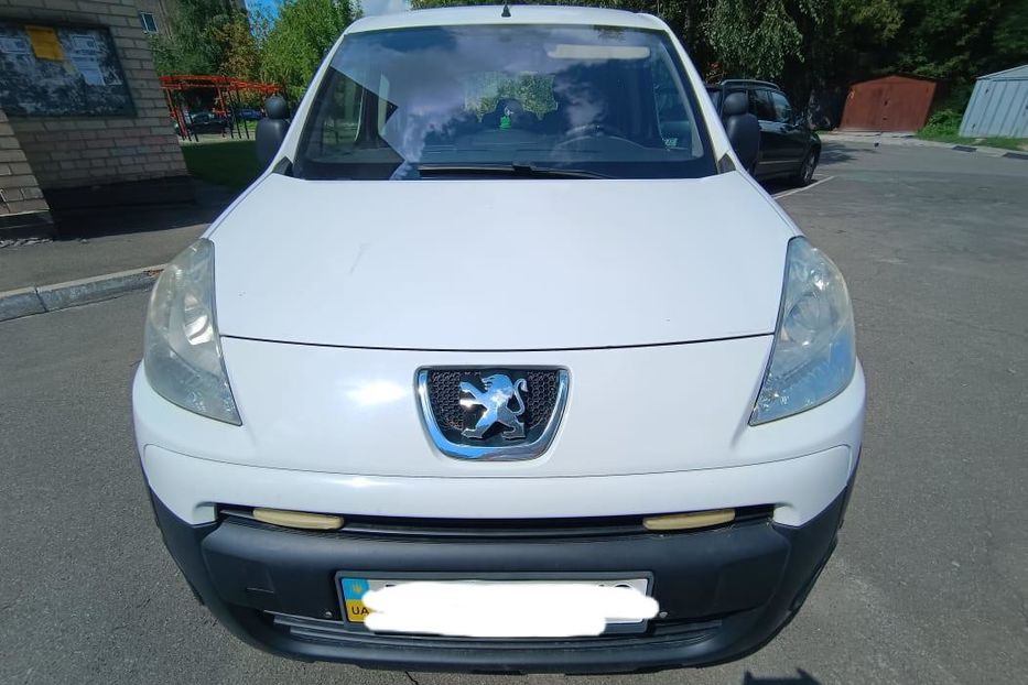 Продам Peugeot Partner пасс. 2012 года в Киеве