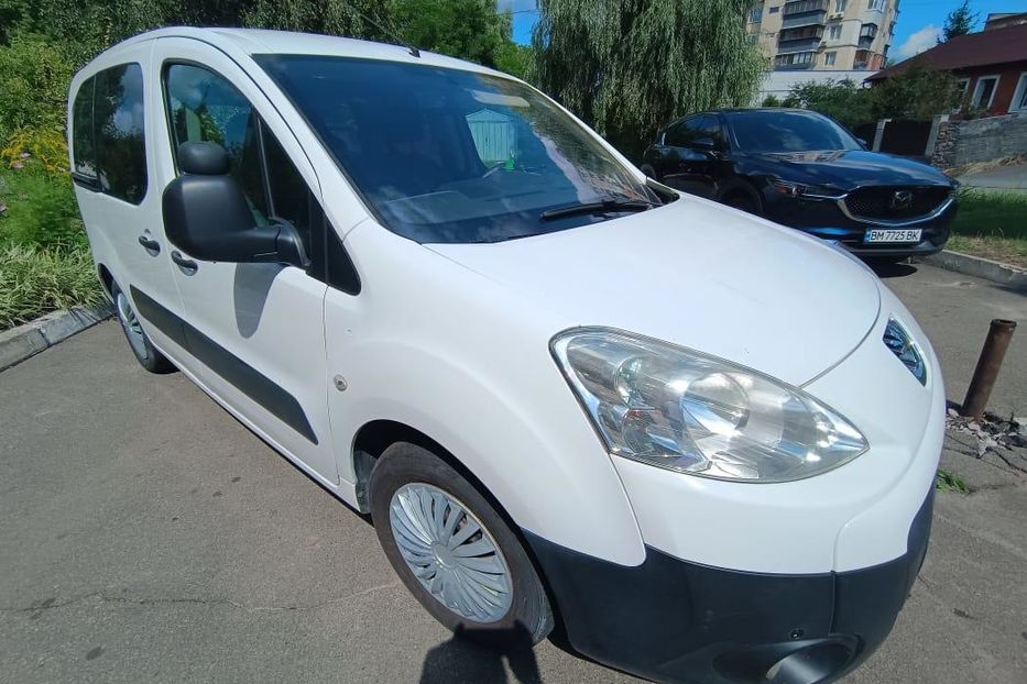 Продам Peugeot Partner пасс. 2012 года в Киеве