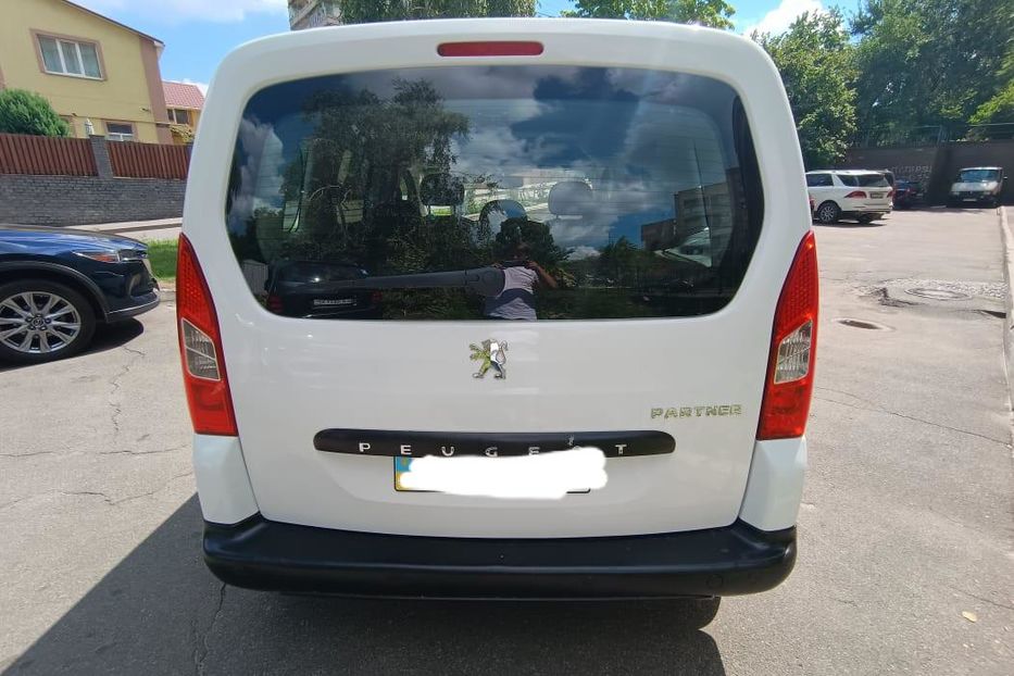 Продам Peugeot Partner пасс. 2012 года в Киеве