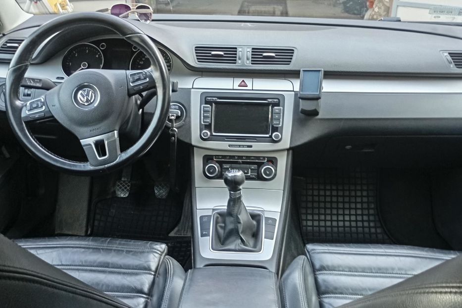 Продам Volkswagen Passat B6 2010 года в Харькове