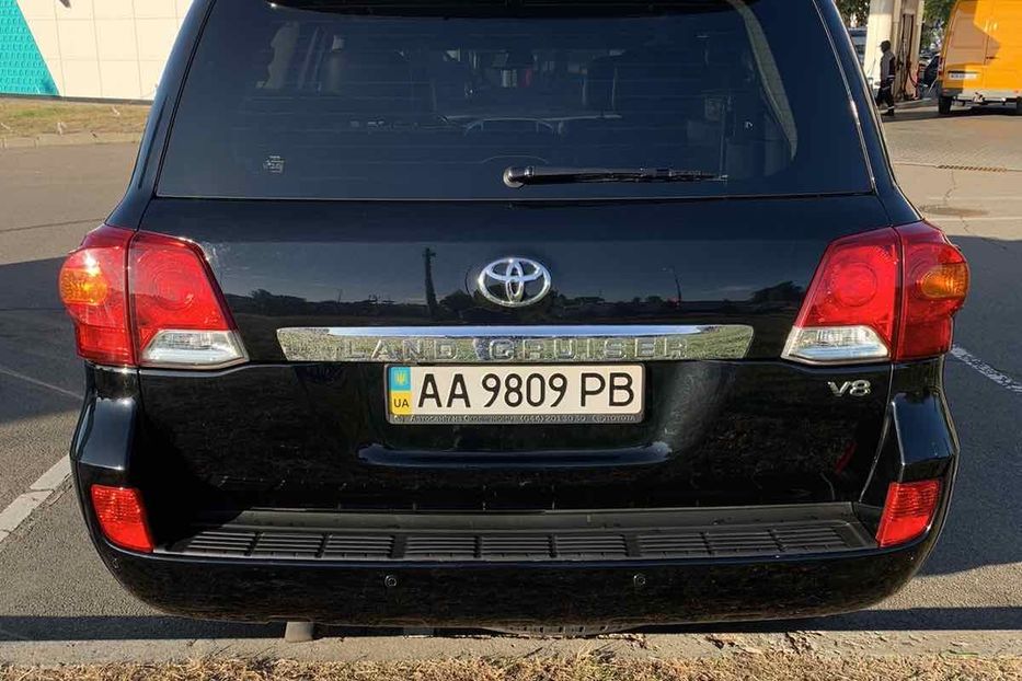 Продам Toyota Land Cruiser 200 2013 года в Киеве