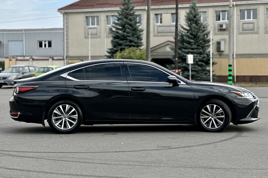 Продам Lexus ES 250 2018 года в Киеве