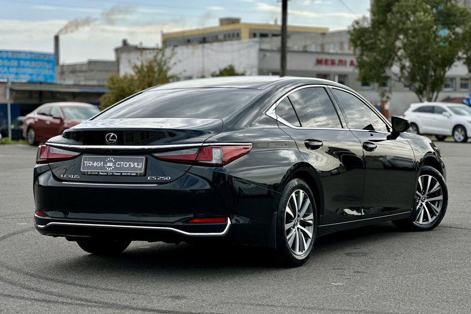 Продам Lexus ES 250 2018 года в Киеве