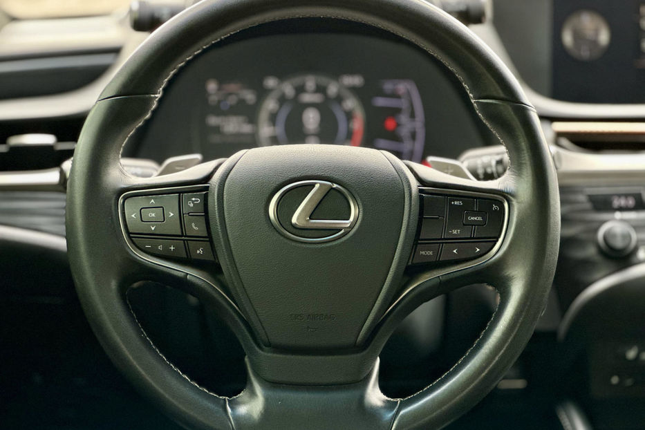 Продам Lexus ES 250 2018 года в Киеве