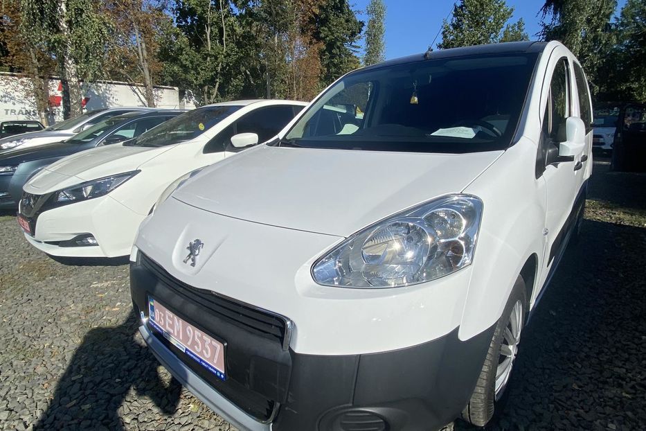 Продам Peugeot Partner пасс. 2014 года в Луцке