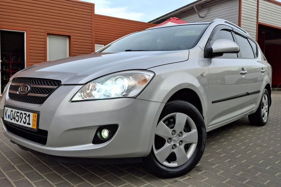 Продам Kia Ceed SW 1.6 CRDI LX 2008 года в Луцке