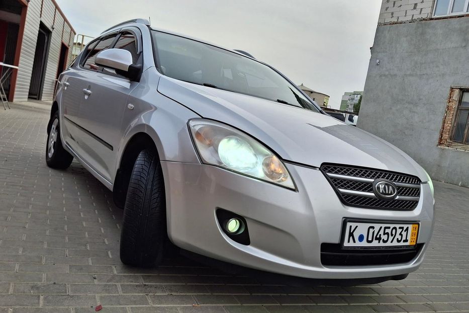 Продам Kia Ceed SW 1.6 CRDI LX 2008 года в Луцке