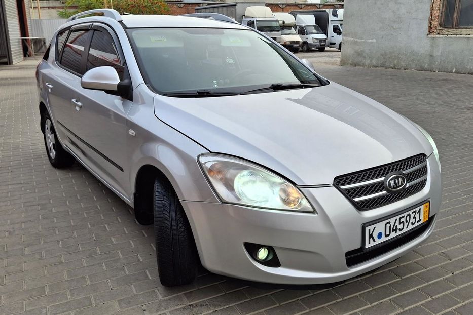 Продам Kia Ceed SW 1.6 CRDI LX 2008 года в Луцке