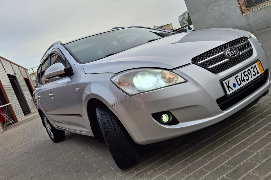 Продам Kia Ceed SW 1.6 CRDI LX 2008 года в Луцке