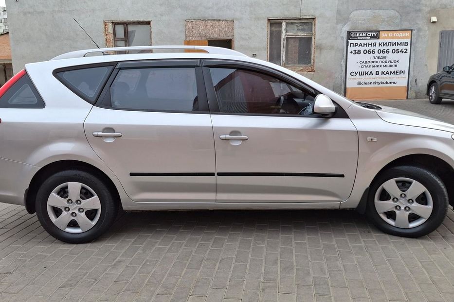 Продам Kia Ceed SW 1.6 CRDI LX 2008 года в Луцке