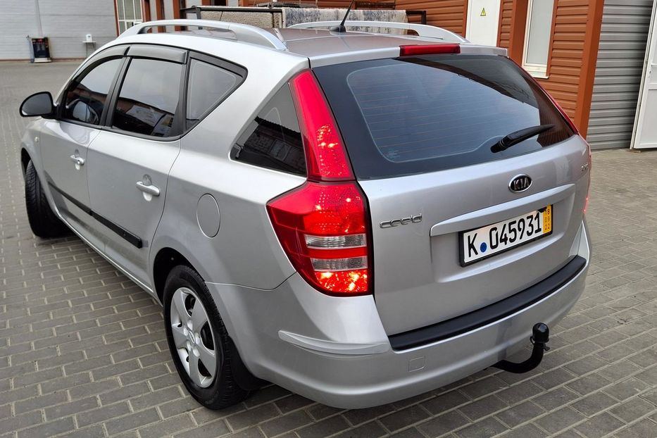 Продам Kia Ceed SW 1.6 CRDI LX 2008 года в Луцке