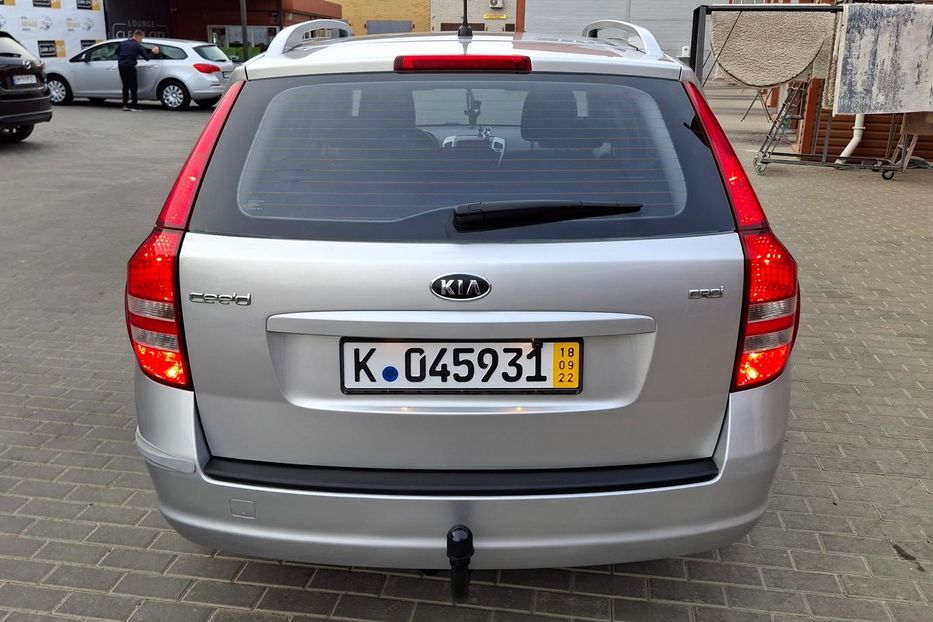 Продам Kia Ceed SW 1.6 CRDI LX 2008 года в Луцке