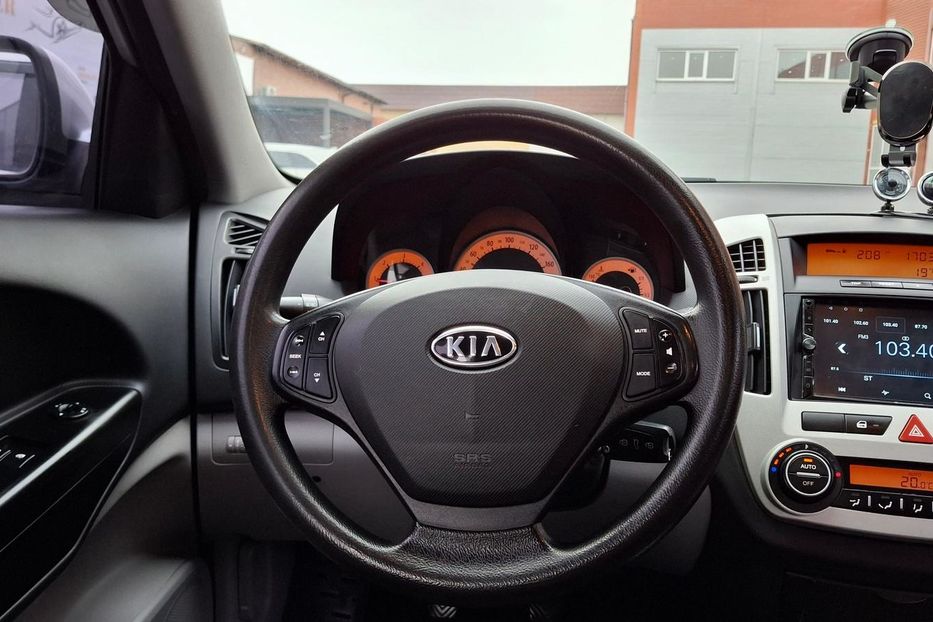 Продам Kia Ceed SW 1.6 CRDI LX 2008 года в Луцке