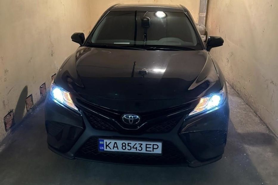 Продам Toyota Camry 2018 года в Киеве