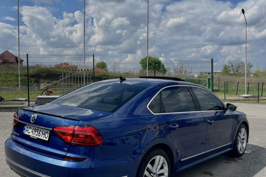 Продам Volkswagen Passat B8 1.8 TSI SEL  2016 года в Луцке