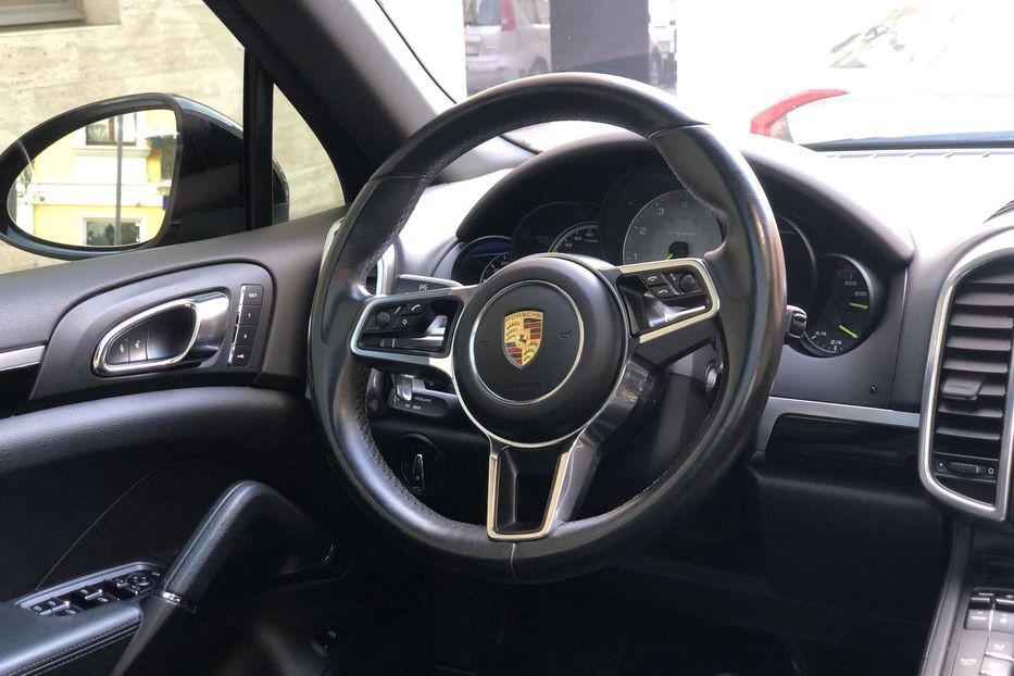 Продам Porsche Cayenne РЕСТАЙЛИНГ 2016 года в Одессе