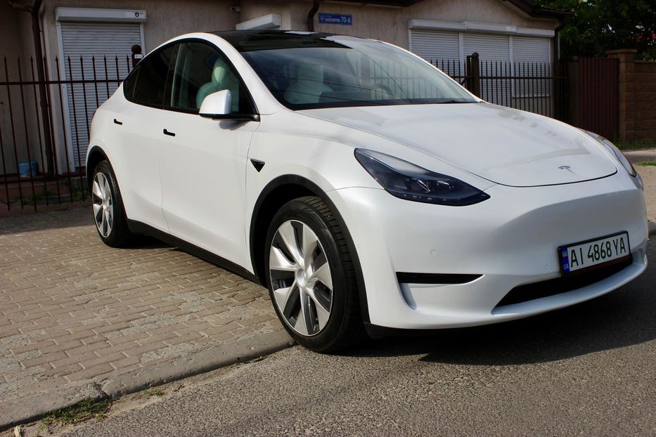 Продам Tesla Model Y Dual motor 2021 года в Киеве