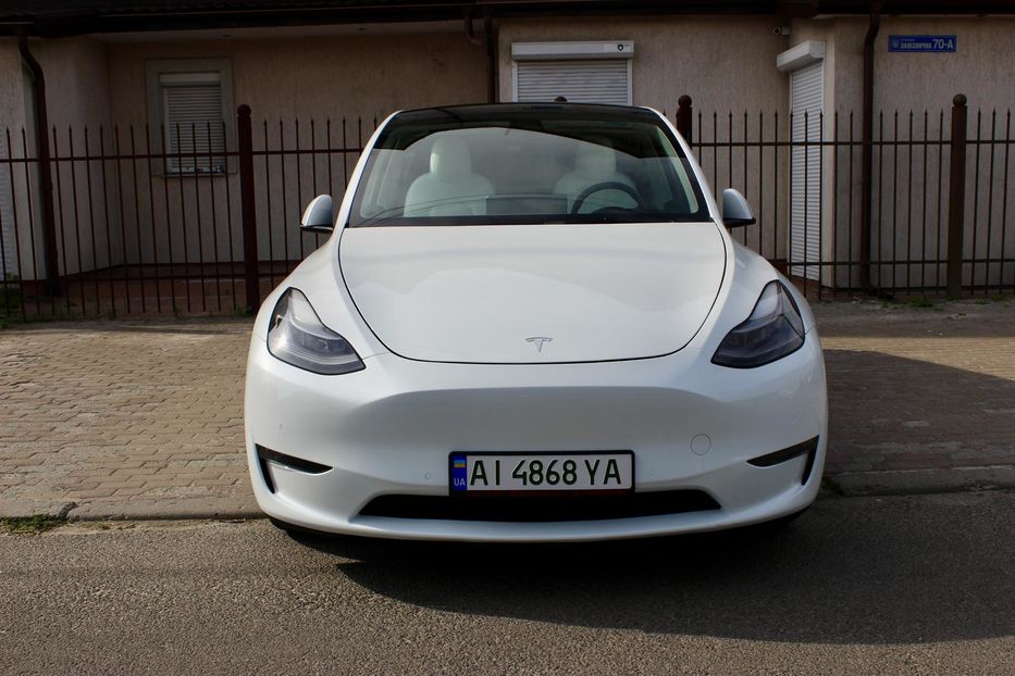 Продам Tesla Model Y Dual motor 2021 года в Киеве