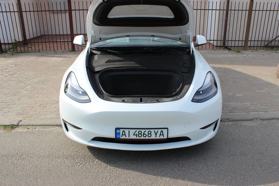 Продам Tesla Model Y Dual motor 2021 года в Киеве