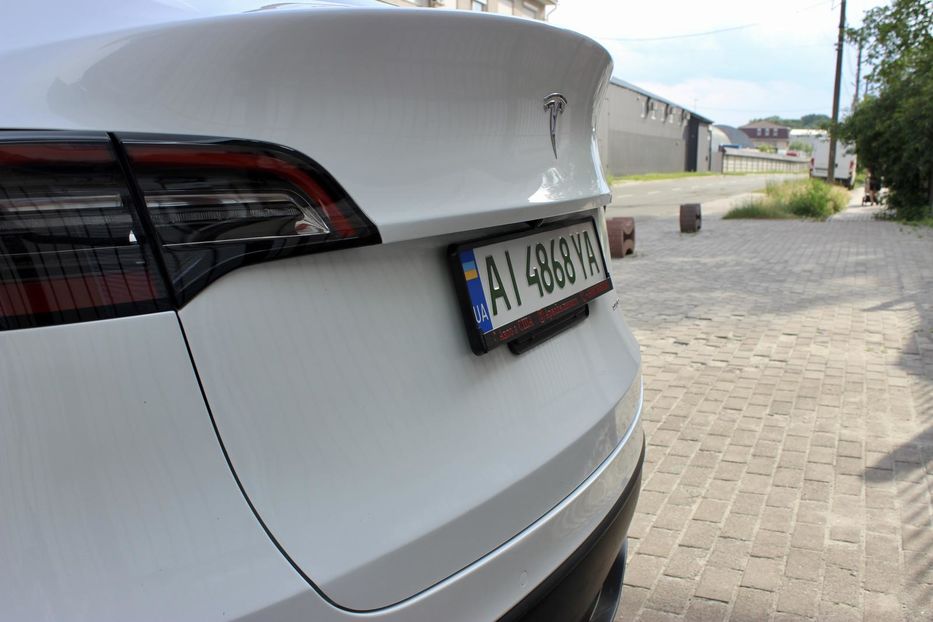 Продам Tesla Model Y Dual motor 2021 года в Киеве