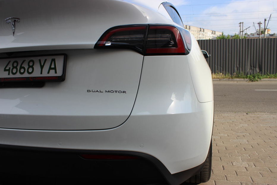 Продам Tesla Model Y Dual motor 2021 года в Киеве