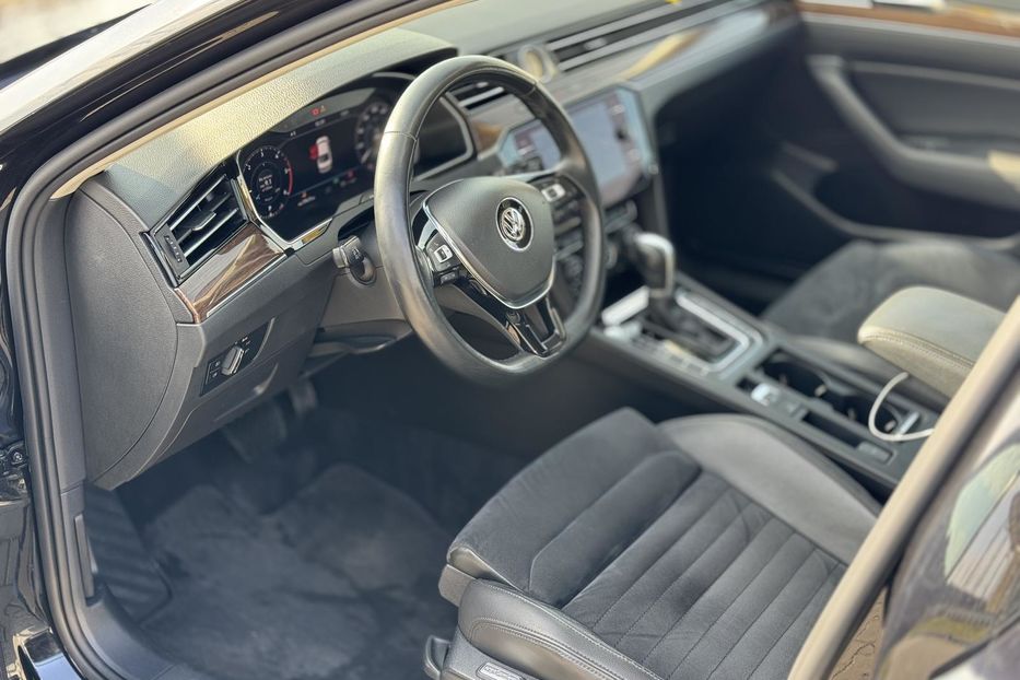 Продам Volkswagen Passat B8 HighLine 2018 года в Луцке