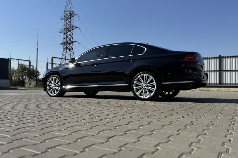 Продам Volkswagen Passat B8 HighLine 2018 года в Луцке