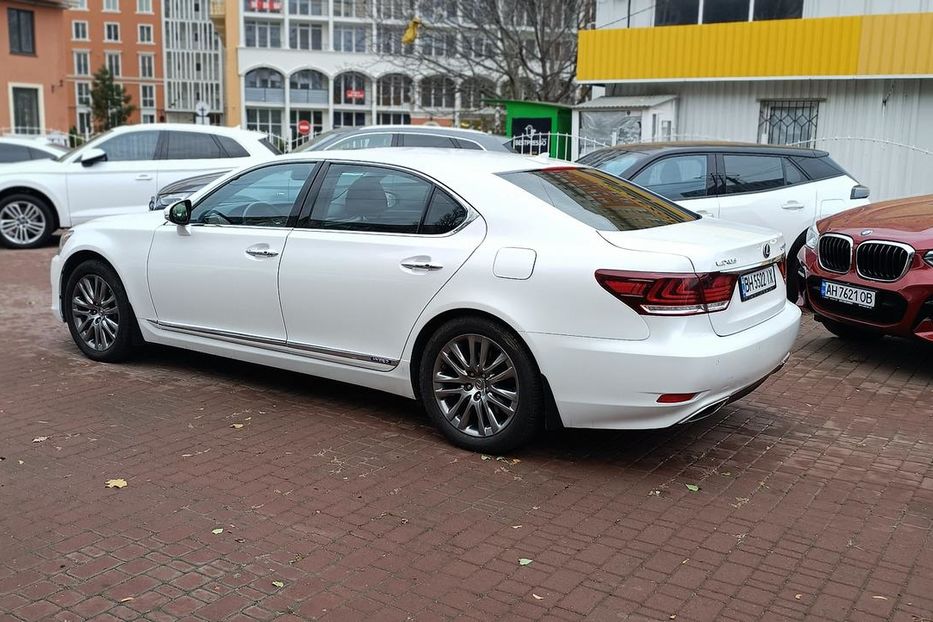 Продам Lexus LS 600 600hl 2013 года в Одессе