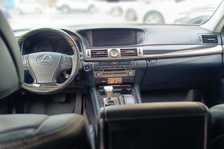 Продам Lexus LS 600 600hl 2013 года в Одессе