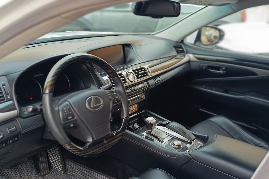 Продам Lexus LS 600 600hl 2013 года в Одессе