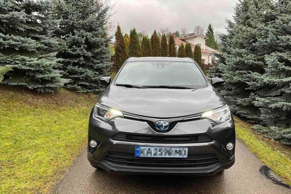Продам Toyota Rav 4 2018 года в Киеве