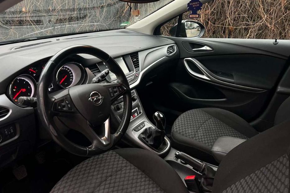 Продам Opel Astra K 2018 года в Житомире