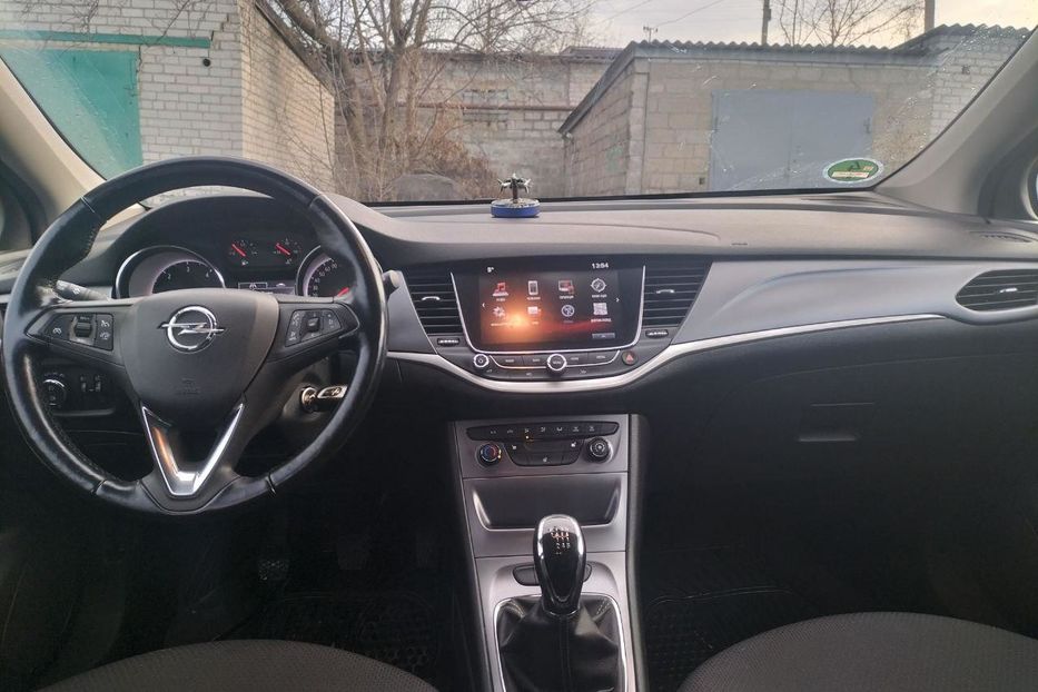 Продам Opel Astra K 2018 года в Днепре