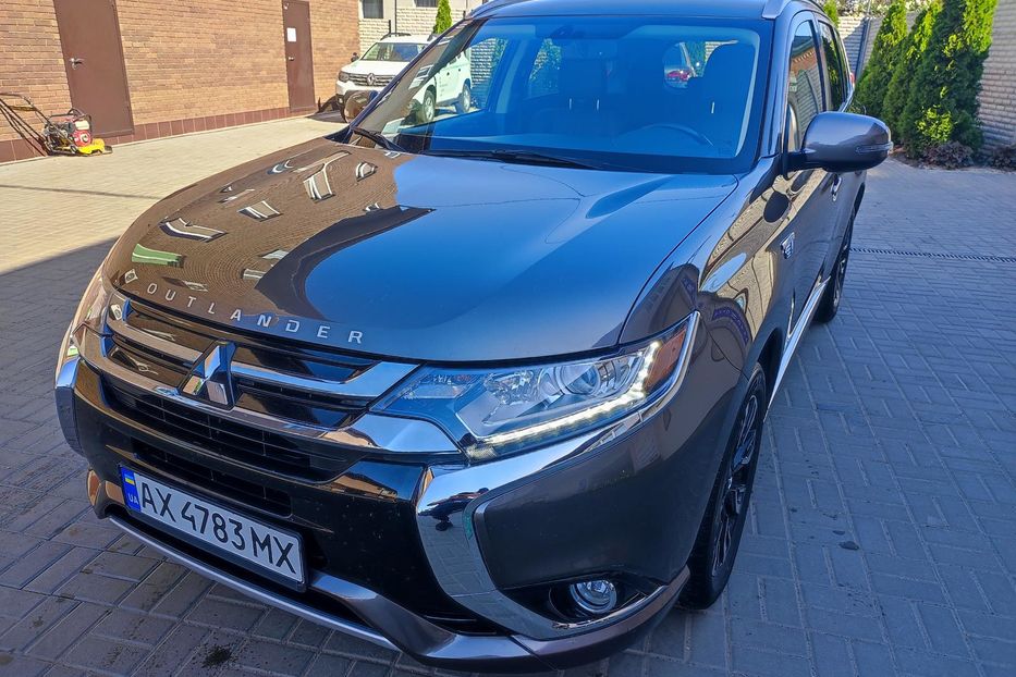 Продам Mitsubishi Outlander P-HEV  2018 года в г. Мерефа, Харьковская область