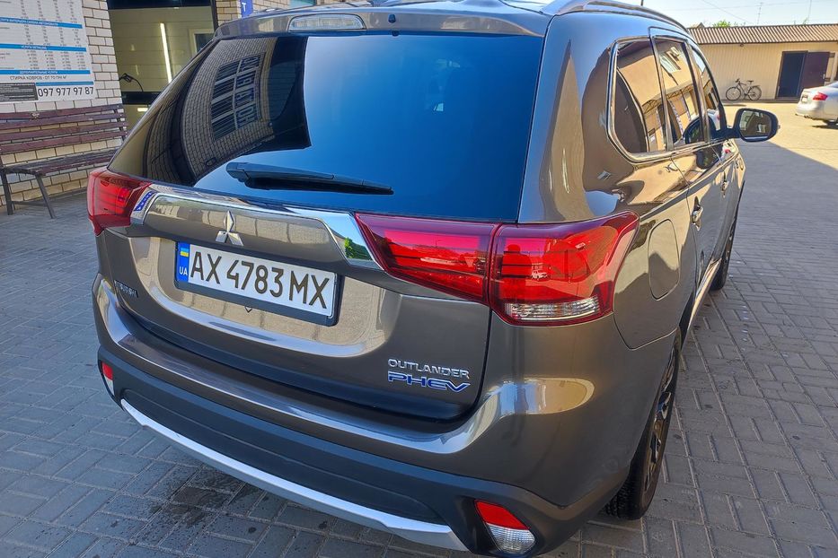 Продам Mitsubishi Outlander P-HEV  2018 года в г. Мерефа, Харьковская область