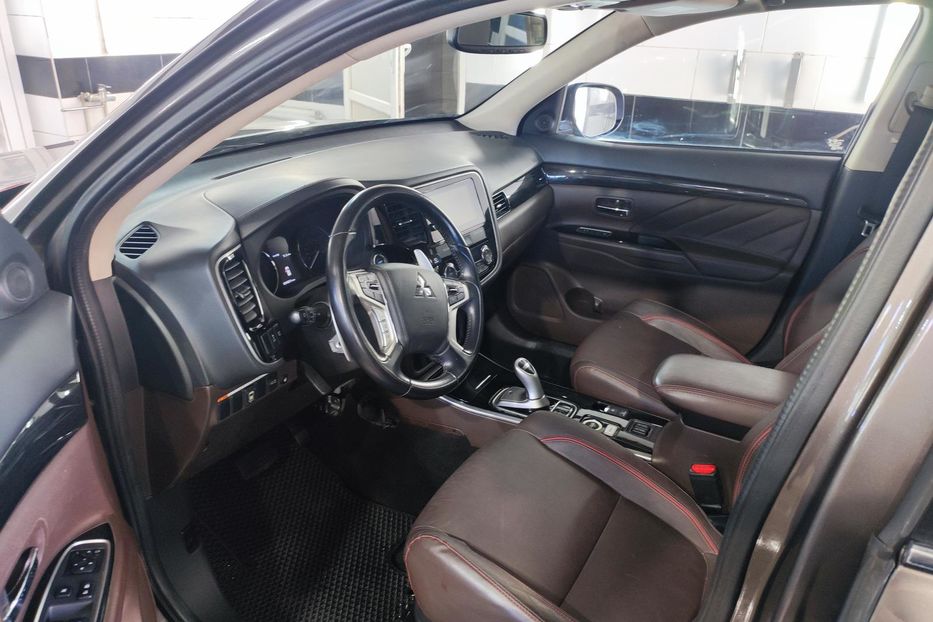 Продам Mitsubishi Outlander P-HEV  2018 года в г. Мерефа, Харьковская область