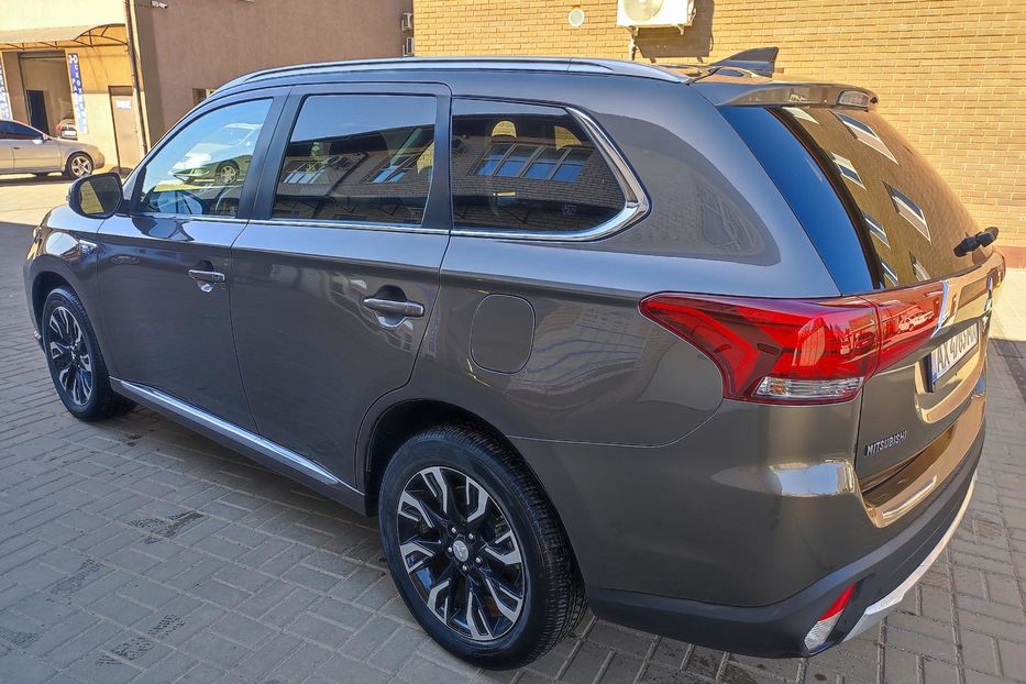 Продам Mitsubishi Outlander P-HEV  2018 года в г. Мерефа, Харьковская область