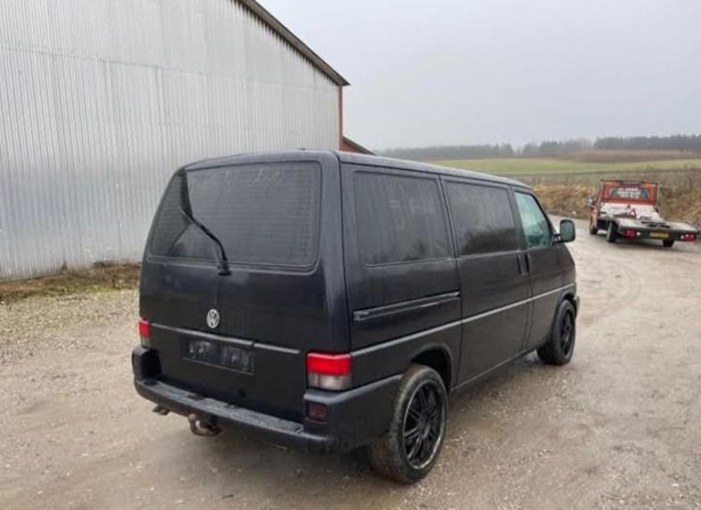 Продам Volkswagen T4 (Transporter) пасс. 2002 года в г. Покровск, Донецкая область