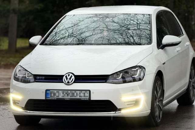 Продам Volkswagen e-Golf 2015 года в Киеве