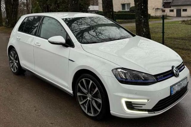 Продам Volkswagen e-Golf 2015 года в Киеве