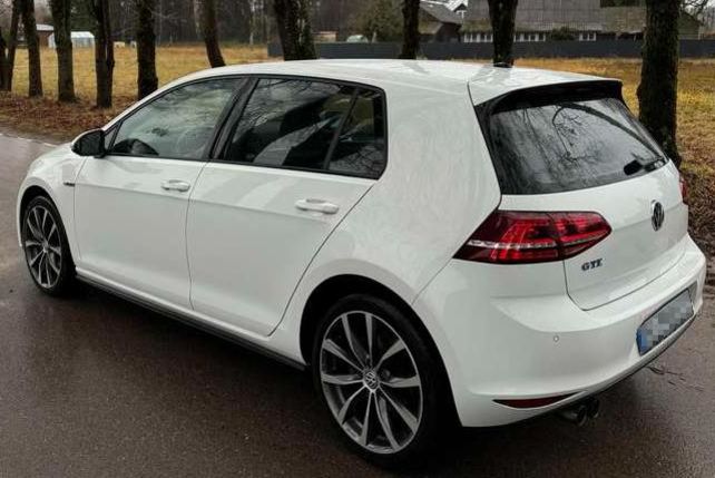 Продам Volkswagen e-Golf 2015 года в Киеве