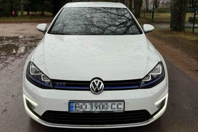 Продам Volkswagen e-Golf 2015 года в Киеве