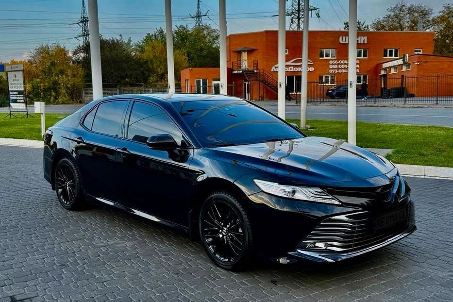 Продам Toyota Camry XLE  2019 года в Днепре