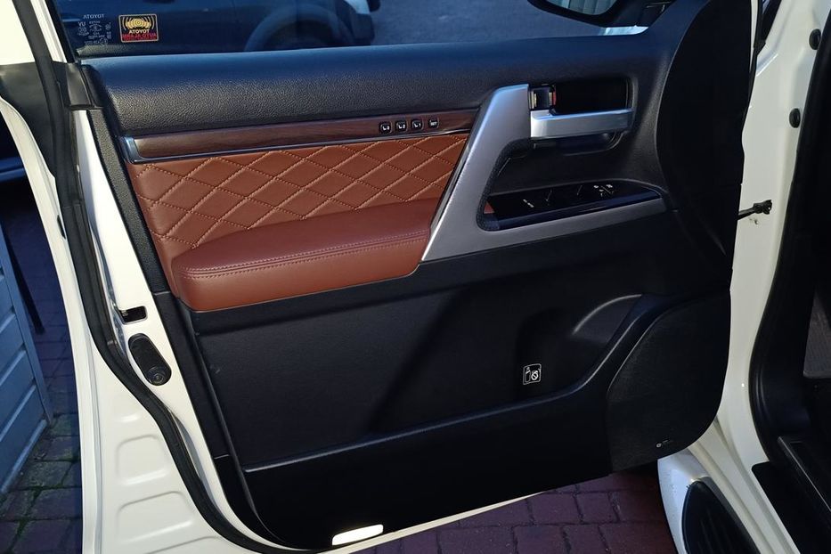 Продам Toyota Land Cruiser 200 2017 года в Одессе