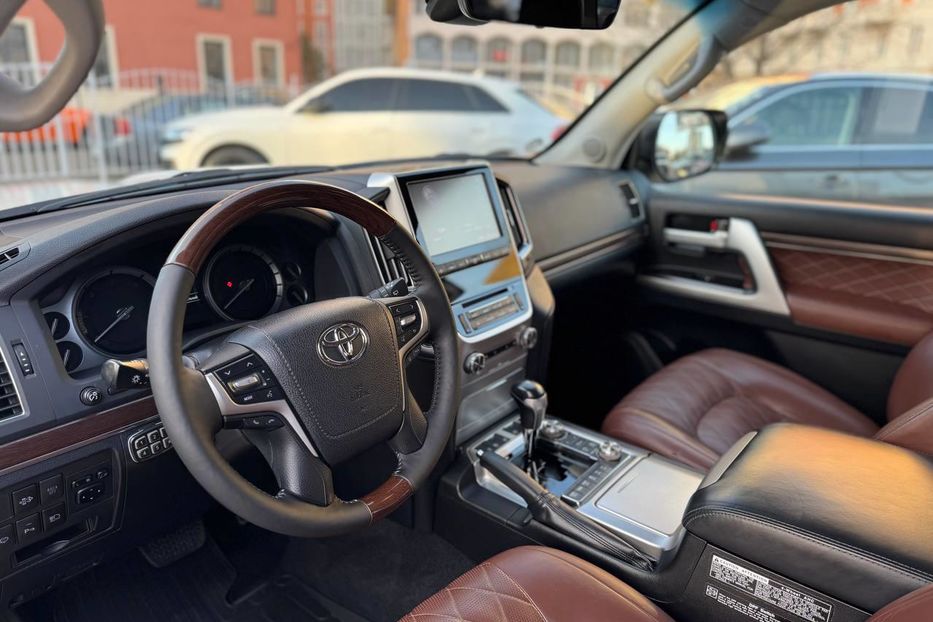 Продам Toyota Land Cruiser 200 2017 года в Одессе