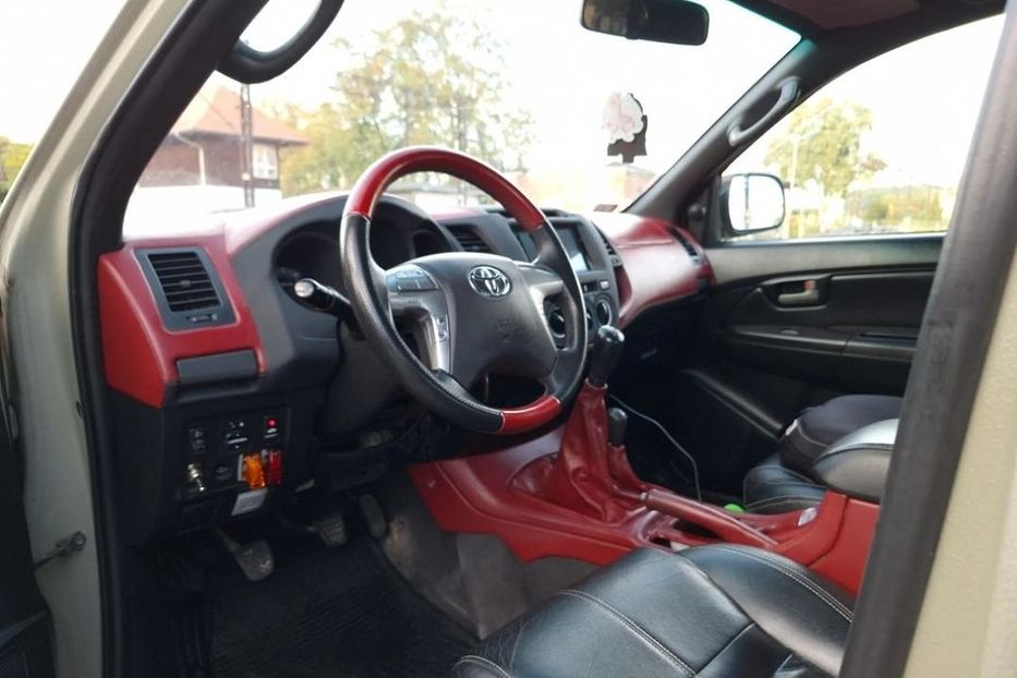 Продам Toyota Hilux 2006 года в Харькове