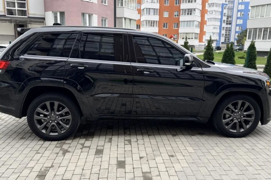 Продам Jeep Grand Cherokee 2018 года в Львове